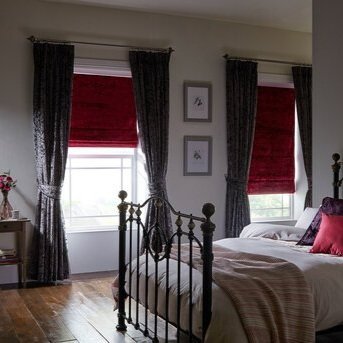 files/Elega_Heather_Curtain_Elega_Fuschia_Roman_Room.jpg